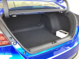 トランクスルー機構付きなので、リアシートを倒すとトランクルームが更に広くなり、ゴルフバッグなど荷物をたくさん積む事ができます!
