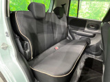 後部座席も気になるようなキズ・汚れやへたり等、大きなダメージはなく、良好な状態です。