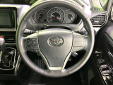 【純正革巻きステアリング】上質な革を使用することで、手にしっかり馴染みとても運転しやすいハンドルです♪