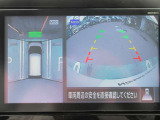 ナビ画面にアラウンドビュ-モニタ-の映像を映し出しています。  狭い場所での車庫入れをサポ-トしてくれる便利アイテムです。