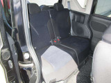 後部座席も気になるようなキズ・汚れやへたり等、大きなダメージはなく、良好な状態です。しっかりとクリーニング整備をしご納車いたします。