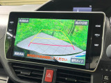 【バックカメラ】駐車時に後方がリアルタイム映像で確認できます。大型商業施設や立体駐車場での駐車時や、夜間のバック時に大活躍!運転スキルに関わらず、今や必須となった装備のひとつです!