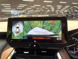 【パノラミックビューモニター】専用のカメラにより、上から見下ろしたような視点で360度クルマの周囲を確認することができます☆死角部分も確認しやすく、狭い場所での切り返しや駐車もスムーズに行えます。