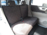 リアシートもゆとりのある足元です。