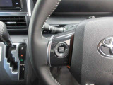 『ステアリングスイッチ』付きなので、ハンドルから手を離さずにオーディオ操作をする事ができます。