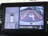 【アラウンドビューモニター&バックモニター】クルマを真上から見下ろしているかのような映像が表示され、周囲の状況がひと目で把握できるので、安心してスマートに駐車できます。駐車が苦手な方にオススメです!