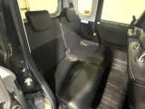 後部座席も気になるようなキズ・汚れやへたり等、大きなダメージはなく、良好な状態です。