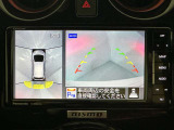 上からの視点で狭い駐車場への駐車に役立つ、アラウンドビューモニター対応メモリーナビ装備。