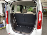 コンパクトボディーなのに、荷室はこんなに広々!たくさん荷物が積めますよ。