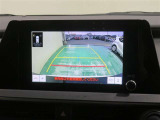 車両後方の映像を映すバックモニター。進路を確認しながら安全に車庫入れできます。