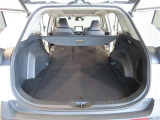 簡単に広がるラゲッジスペース♪可倒リヤシートを前に倒せばラゲッジスペースがさらに拡大!大きな荷物も収まります(^^)