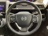 ハンドルにHondaセンシング系のクルーズコントロールやレーンキープアシストなどのスイッチと、オーディオの操作スイッチが装備されています。ハンドルから手を離さず安全に操作できます。