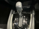 操作しやすい位置にあるシフトレバー!