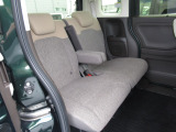 リアシートもゆとりのある足元です。