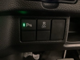 ETCの下にはHondaセンシング用の、VSA(ABS+TCS+横滑り抑制)解除スイッチなどがついています。高速道路の料金所の通過も楽々です。 カードの取り出しもしやすい場所についています。