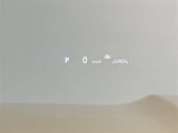 ヘッドアップディスプレイ(HUD)搭載。運転中、前方から視線を落外す必要がなく、安全に運転ができる機能です。