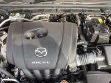 「SKYACTIV-G(ガソリン)」は、規格外の高圧縮を実現し、世界のエンジン技術者に驚きを与えました。さらに、それを維持したままノッキングの発生を抑え、熱効率を向上、走りにも寄与したエンジンです。