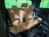 3列目シートはもちろん状態良好☆大人でもゆったりと座って頂けますので、大人数でのお出かけもラクラクです♪ご家族で、気の知れた仲間で、ドライブに行くのが楽しみですね♪