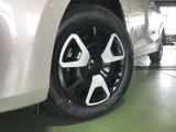 こちらは純正 ホイールキャップを装着しております☆