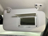 【運転席サンバイザー】鏡が付いているのでメイク直しなどにも便利★