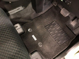 嬉しい純正フロアマット付き♪ 状態も良好です(^^♪