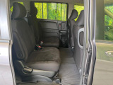 後部座席も気になるようなキズ・汚れやへたり等、大きなダメージはなく、良好な状態です。