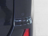 コーナーセンサーを車の前後に装備。障害物までの距離に応じて警告音を変えてお知らせ。縦列駐車時や駐車場・車庫などでの取り回しをサポートします。詳細は販売店スタッフまでおたずねください。