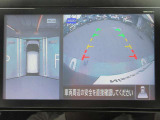 ナビ画面にアラウンドビュ-モニタ-の映像を映し出しています。  狭い場所での車庫入れをサポ-トしてくれる便利アイテムです。