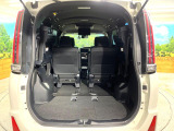 普段のお買い物や通勤、送迎等に十分な荷室スペースを確保しております。セカンドシートを倒すと、大きな荷物の積載も可能です♪