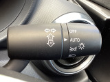 夕暮れ時や連続したトンネルなど、ヘッドライト点・消灯の煩わしさから開放してくれるオートライトが装備されています。