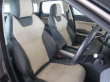 質感の高いレザーシートでございます。使用感が出やすい運転席ですが、綺麗な状態を保っております。前席の状態は内装の状態を見る大きなポイントになると思いますので、是非一度、実際にご覧くださいませ。