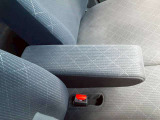 アームレスト装備で長距離運転も楽々です★