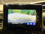 【バックカメラ】駐車時に後方がリアルタイム映像で確認できます。大型商業施設や立体駐車場での駐車時や、夜間のバック時に大活躍!運転スキルに関わらず、今や必須となった装備のひとつです!