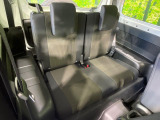 後部座席も気になるようなキズ・汚れやへたり等、大きなダメージはなく、良好な状態です。