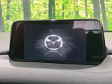 【マツダコネクトナビ】車内の雰囲気にマッチした一体型タイプのナビ。各種車輌設定やBluetooth再生等、様々な機能が楽しめます。直感的なダイヤル操作が可能で、使い勝手も良好です。