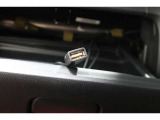 スマートフォンなどの音楽再生が可能なUSB接続ジャック装備車両です♪♪♪