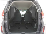 3列目シートを跳ね上げれば広々ラゲッジスペースになります!!