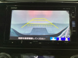 バックでの車庫入れも安心です! リアカメラが付いているバックモニター付のナビを装備しております。操作線もついており距離感も画面から確認できます。