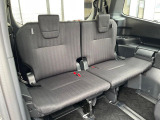 3列目シートはもちろん状態良好☆大人でもゆったりと座って頂けますので、大人数でのお出かけもラクラクです♪ご家族で、気の知れた仲間で、ドライブに行くのが楽しみですね♪