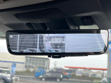 【スマートリヤビューミラー】後席の大きな荷物や同乗者で後方が確認しづらい時でも安心!カメラが撮影した車両後方の映像をルームミラー内に表示。クリアな視界で状況の確認が可能です!