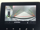 【アラウンドビューモニター】車を上から見下ろしているかのような映像で周囲の状況がひと目で確認、狭い駐車場に駐車するときも安心です♪♪障害物などがあると警告音がなりますので安心して駐車が出来ます★