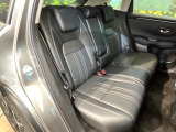 後部座席も気になるようなキズ・汚れやへたり等、大きなダメージはなく、良好な状態です。