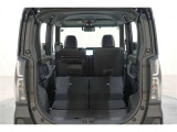 後席を格納すると大きなスペースが出来るので大きな荷物も積み込めます!