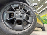 【純正16インチアルミホイール】外観にマッチした純正アルミホイールを装着しております。各種社外アルミホイールや、スタッドレスタイヤも取扱いしております。是非ご相談ください♪