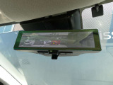 後席に荷物をタップリのせても視界を確保してくれちゃうスマート・ルームミラー♪