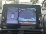 【アラウンドビューモニター】周囲を見渡せる映像で、スムースな駐車をサポートします