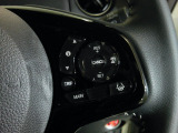 ハンドル右側にはクルーズコントロールのスイッチが装備され運転中の操作も安心して行えます!