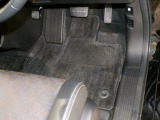 フロアマット装着しています。