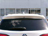 ボディカラーと同色のリアスポイラーで、見た目もすっきり!