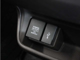 12V電源ソケット、USB接続端子!使いやすい場所に!装備が充実しています♪